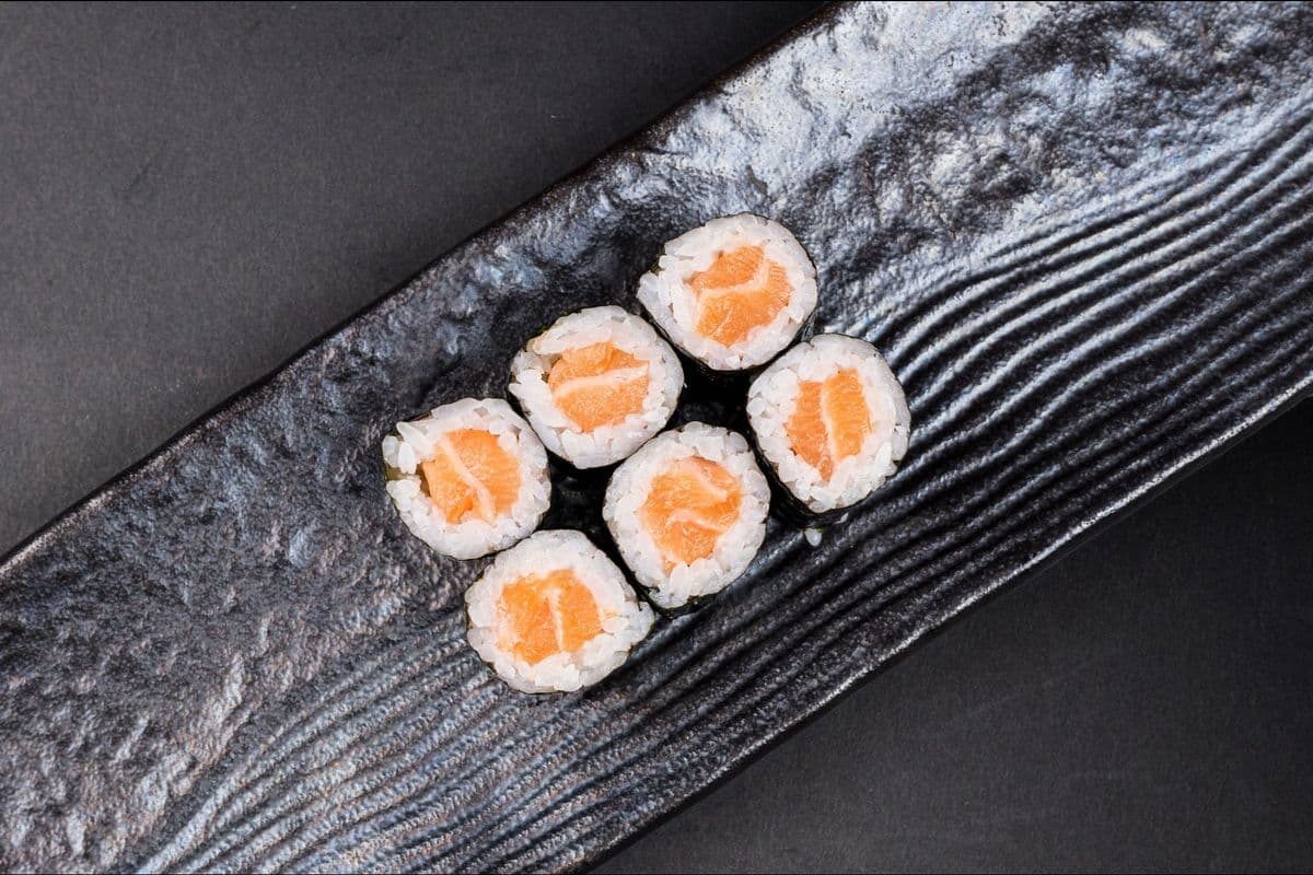 Salmon Roll (6 Pieces)