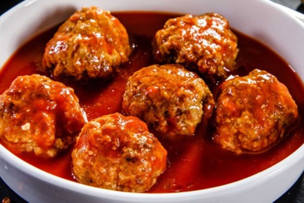 Assiette de boulettes de viande grecque/Greek meatball plate