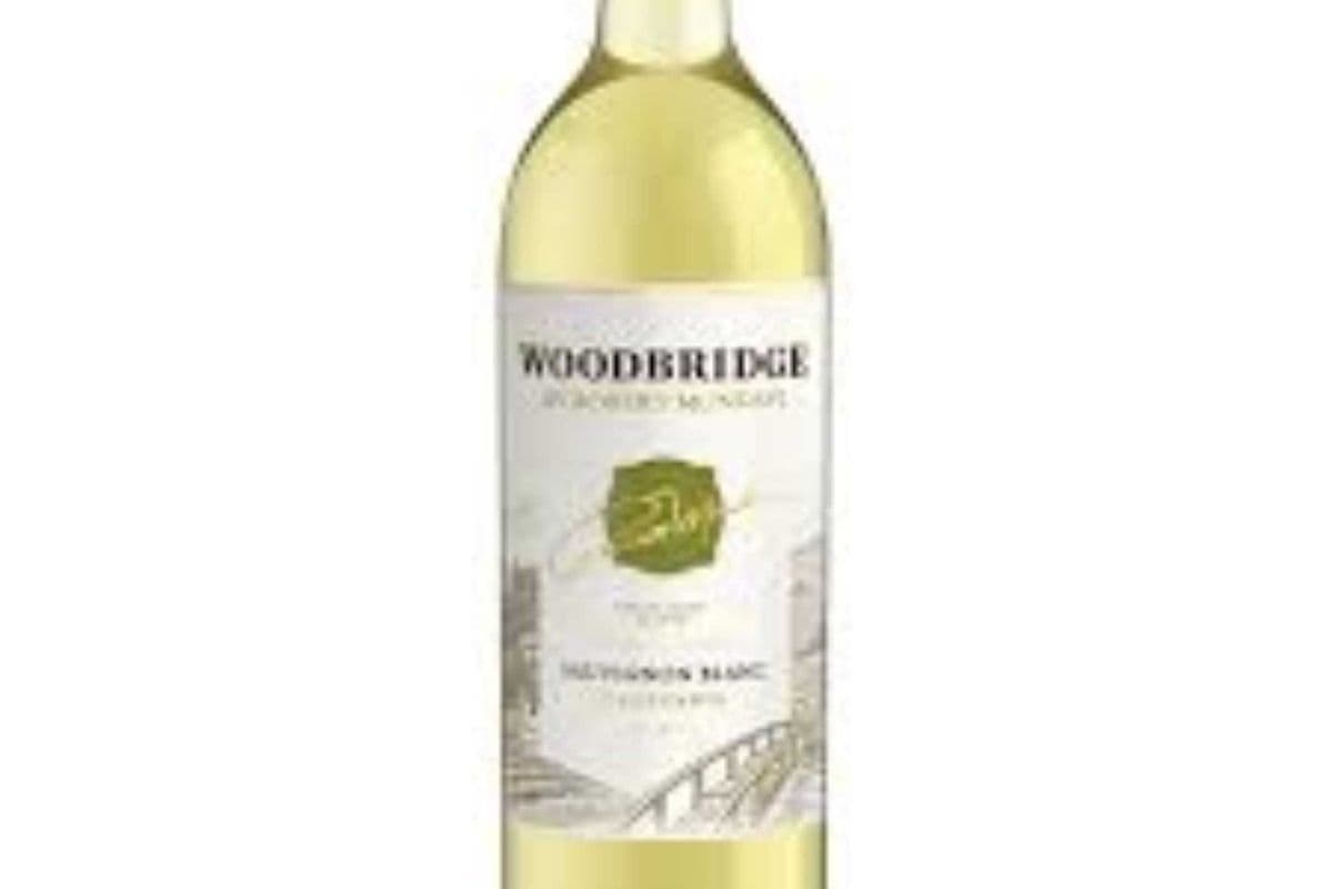 Woodbridge Sav-blanc, 750ml wine (12% ABV) (1 x 750 ml)