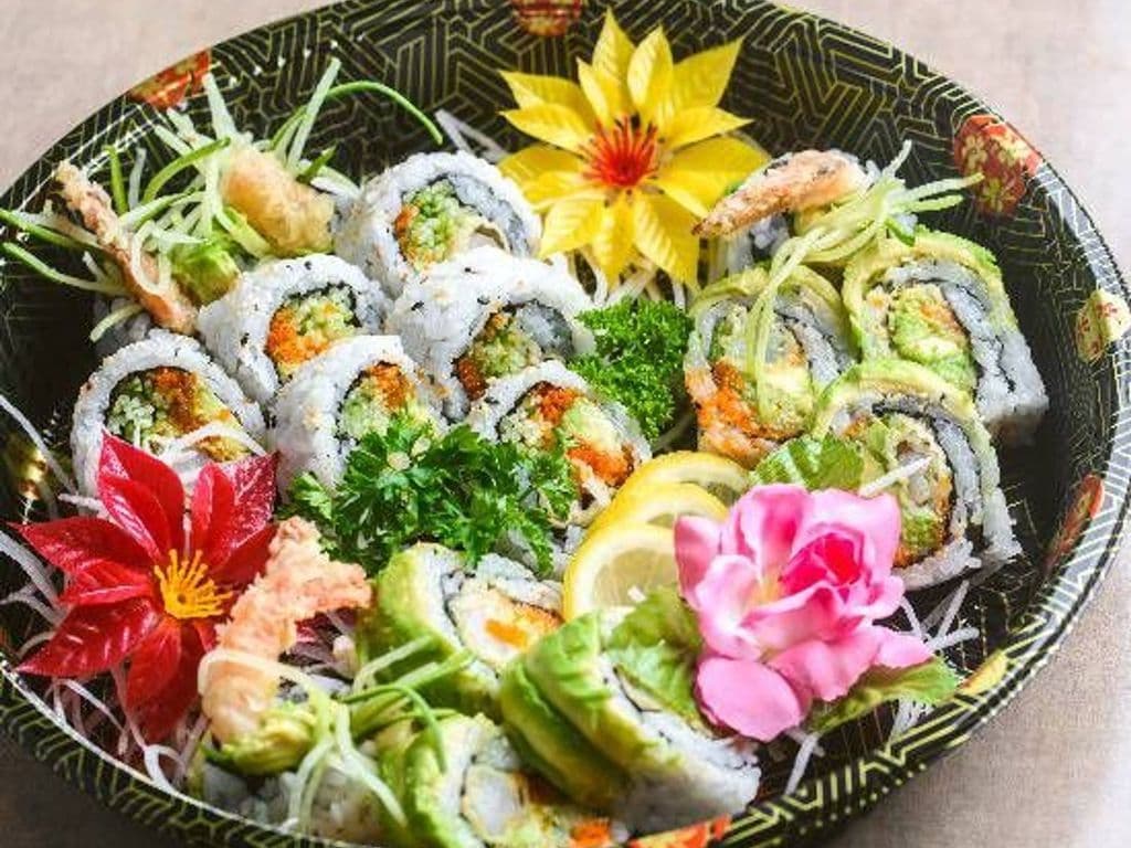 4703. Dynamite Roll and Green Dragon Roll