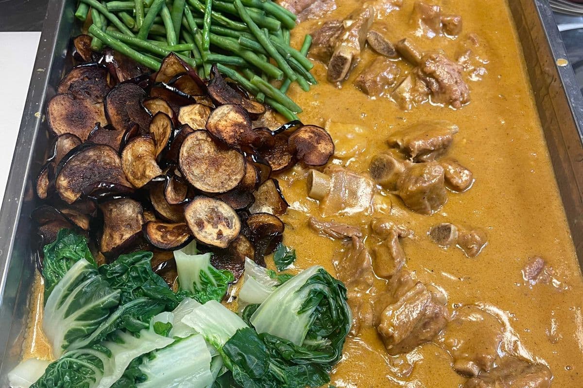Kare-kare (Pork ribs) (12oz)