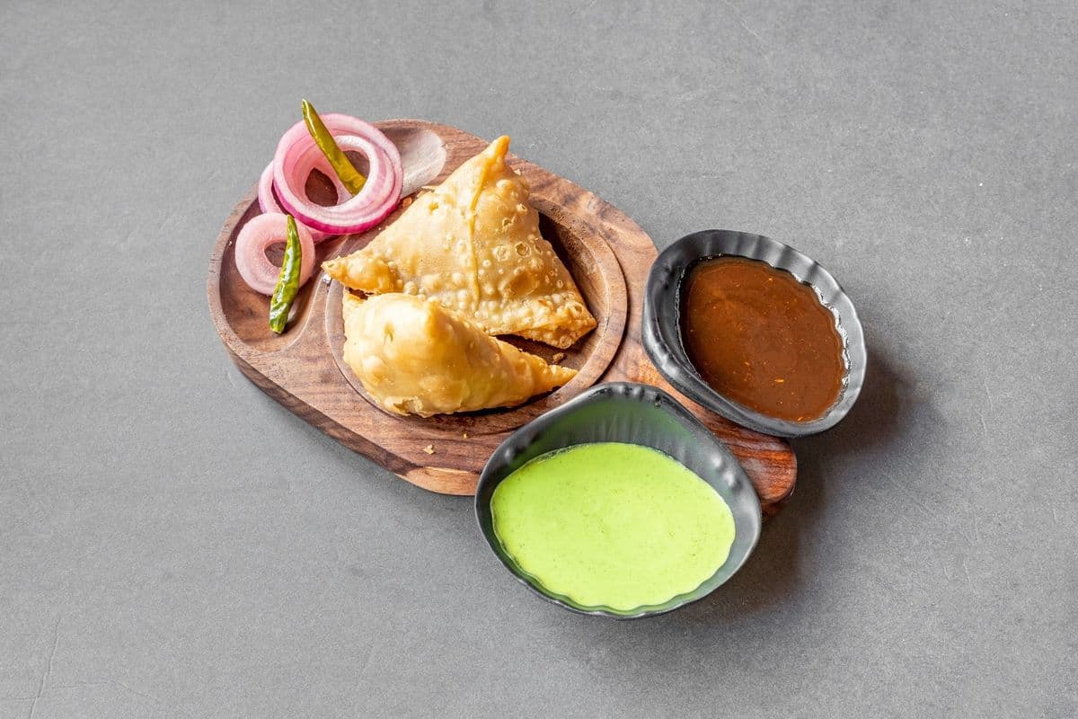 2 samosas