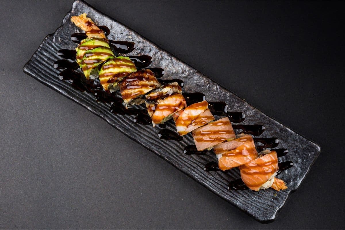 Dragon Roll (8 Pieces)