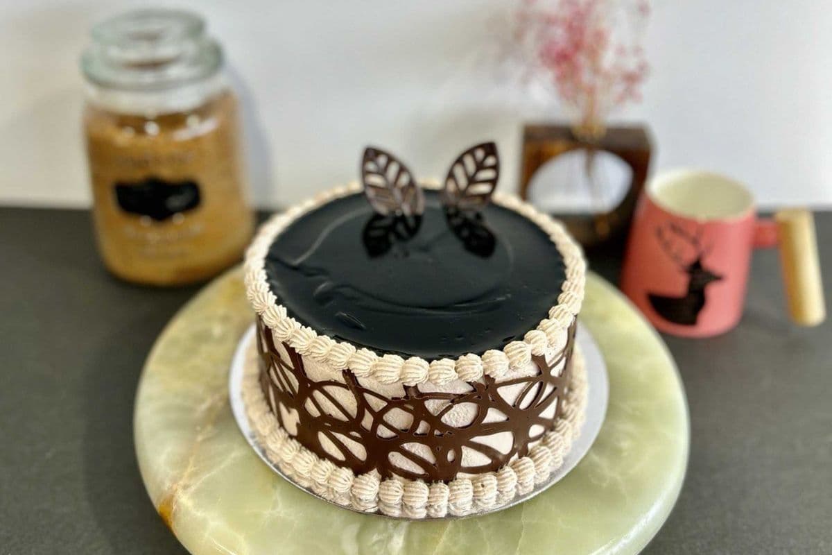 Chocolate Cake 8"