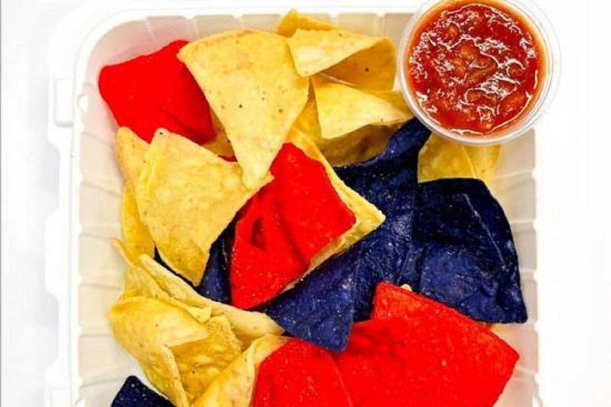 Box of Chips with (2 Sides Salsa)