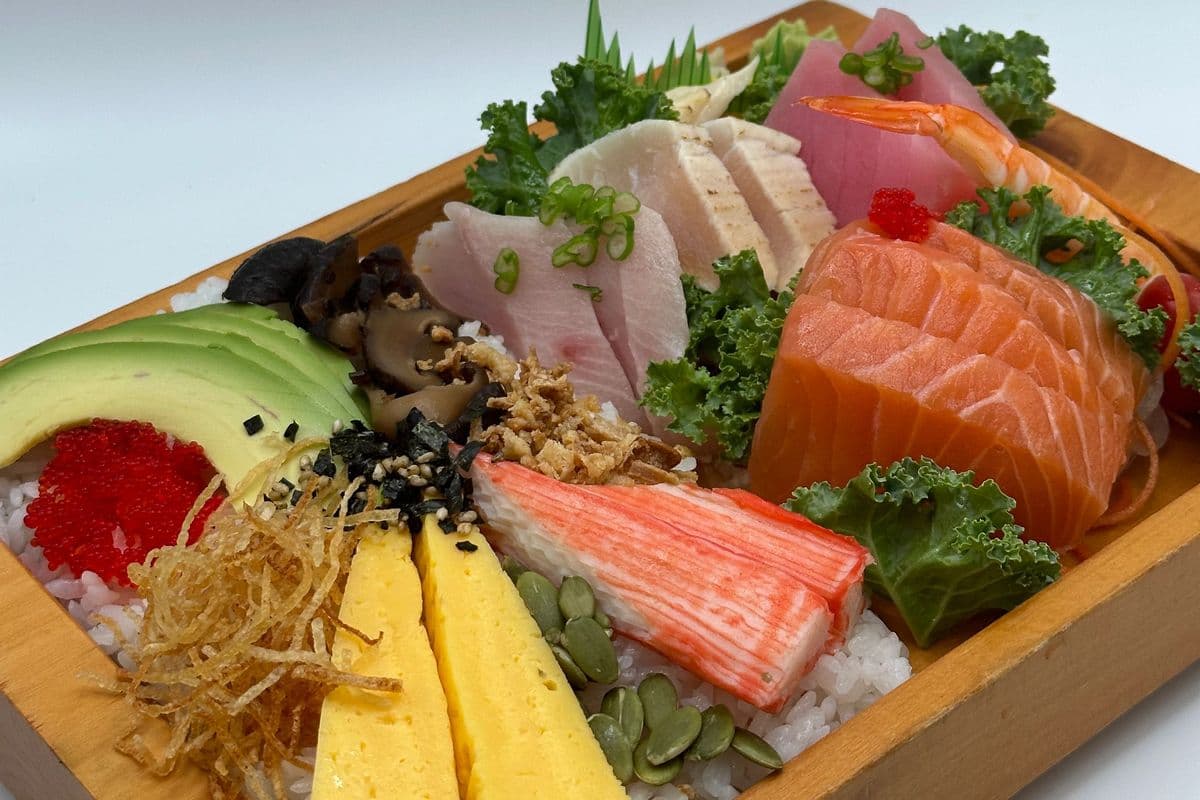 Chirashi (11pc) with Sushi Rice