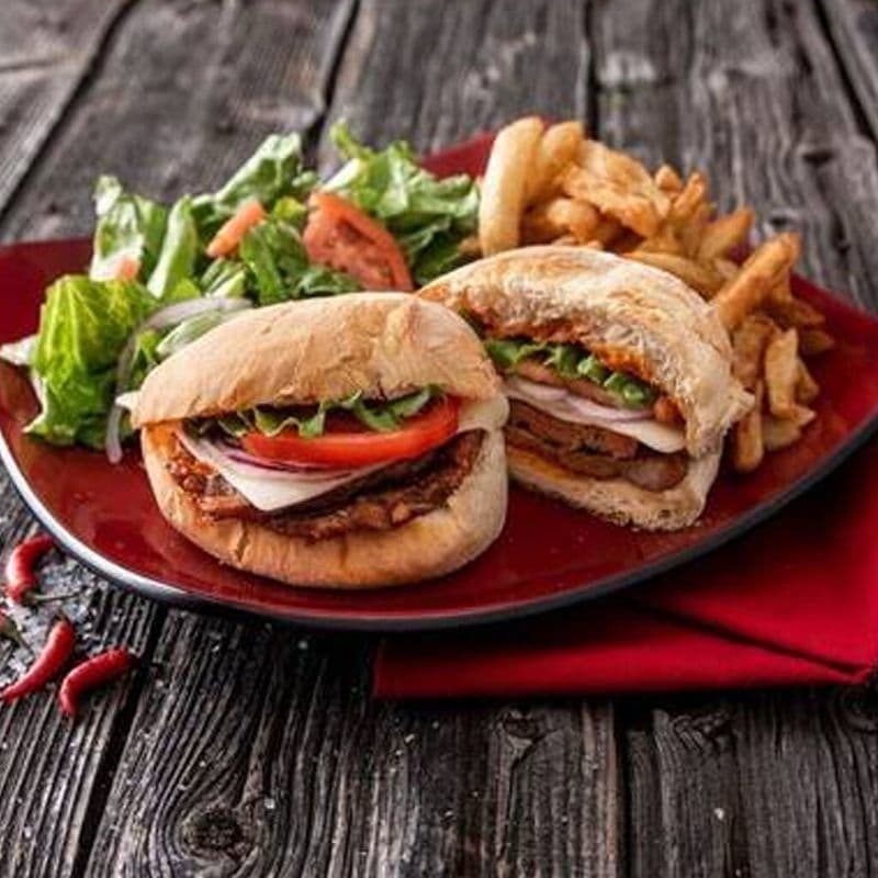 Assiette sandwich deluxe bifana (porc) / Deluxe Bifana Sandwich Plate (Pork)