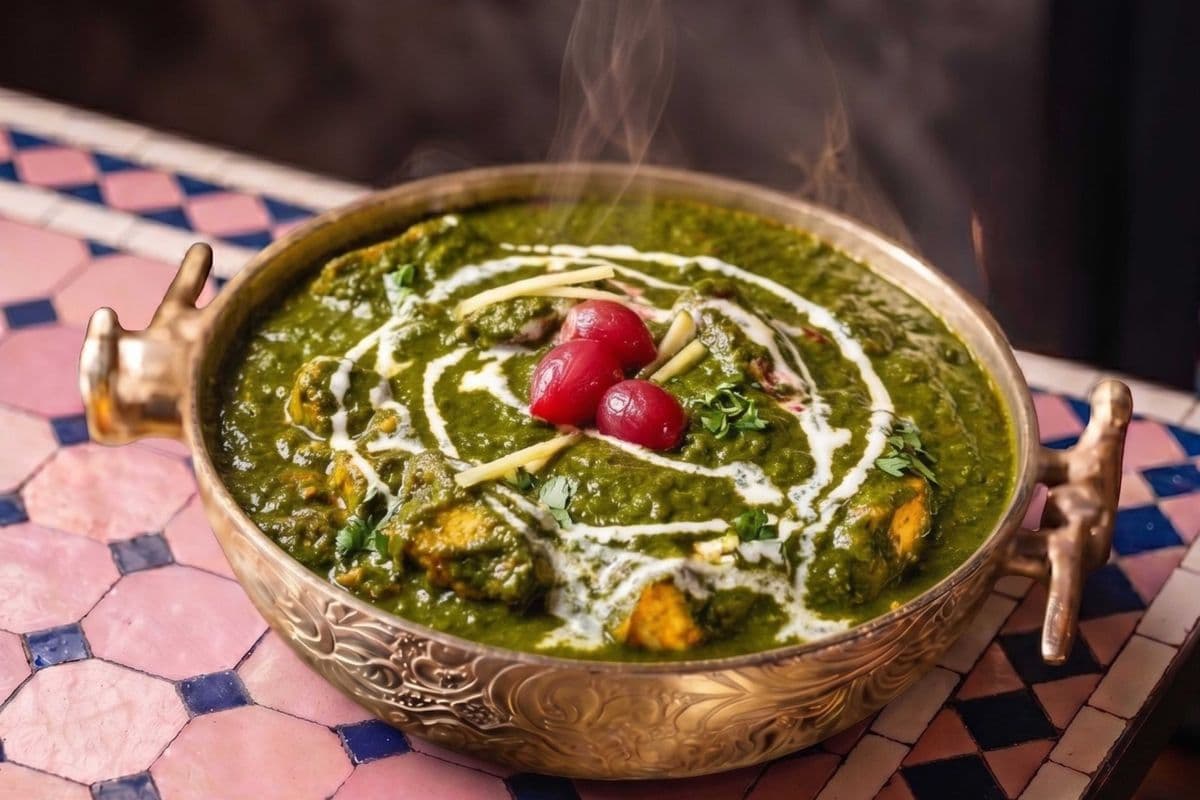 COMBO PALAK PANEER WITH PLAIN BASMATI RICE AND GARLIC NAAN