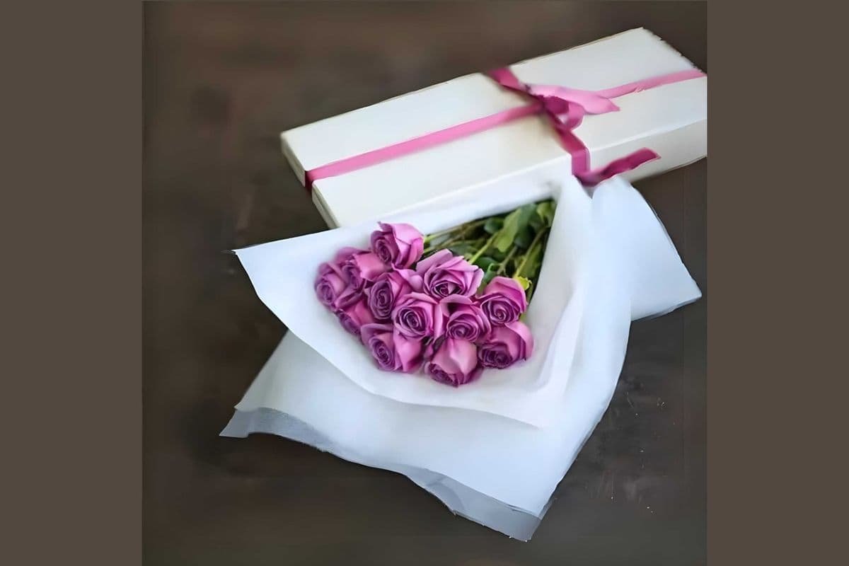 Long Stem Lavender Roses in a Box