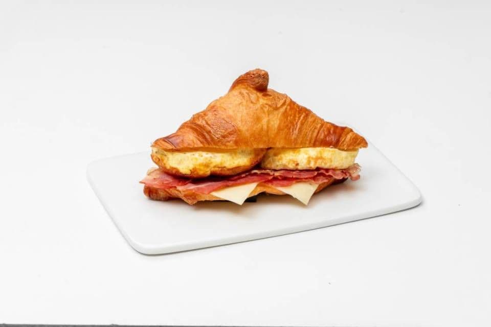 Croissant-Omelette au Bacon / Bacon Omelet Croissant