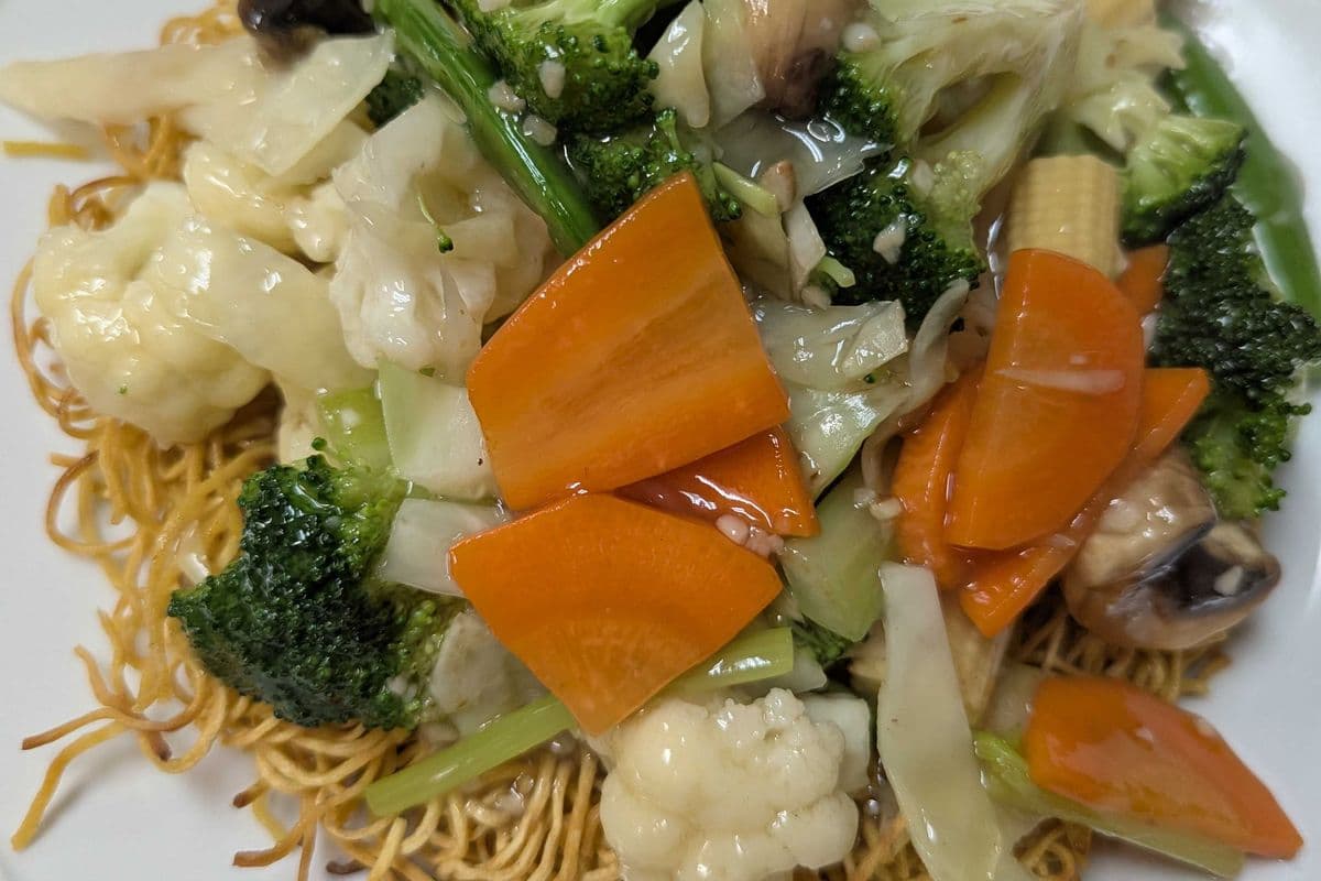 Mixed Green Chow Mein 什菜炒面（脆）