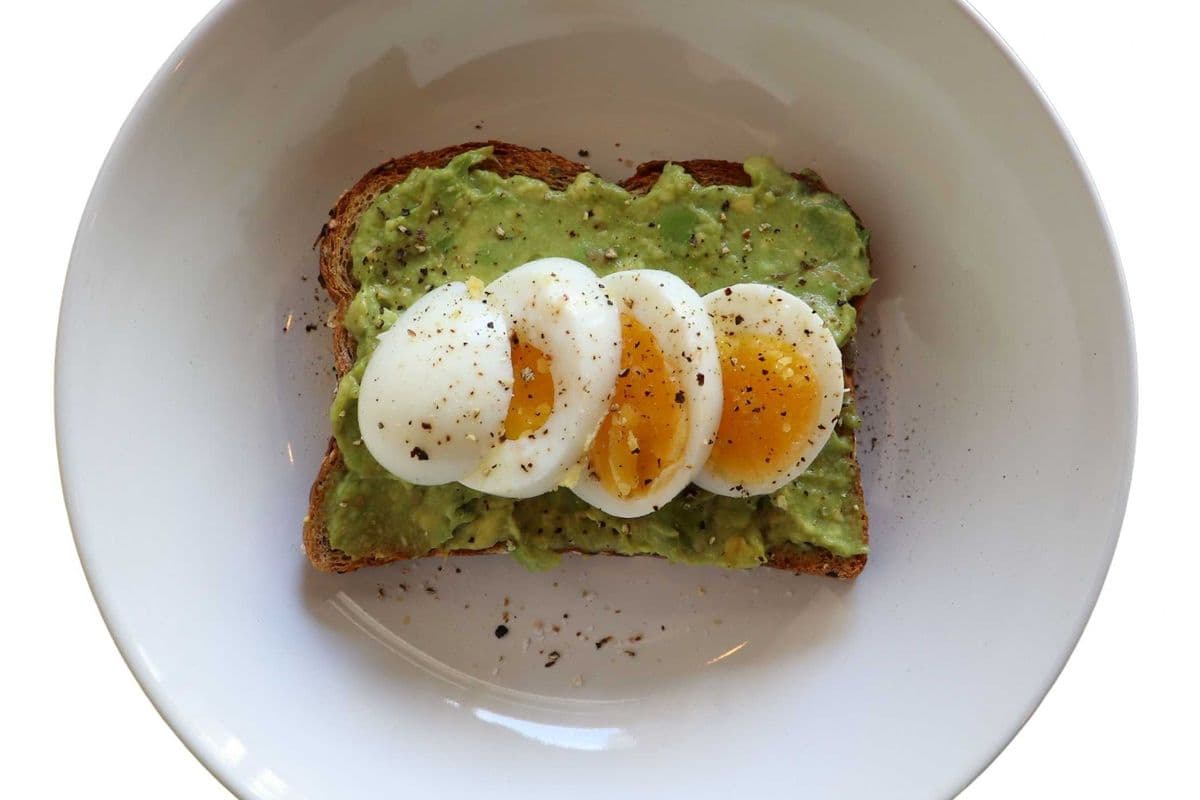 Egg Avocado Toast (360 Cal)