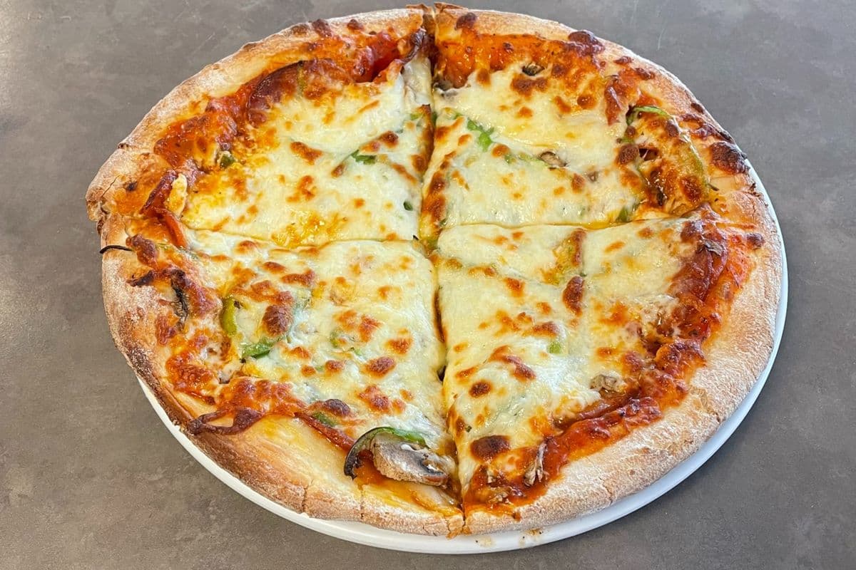 Petite pizza toute garnie