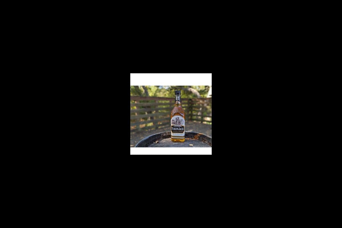 Yukon Jack (750 ml) (1 x 750ML)