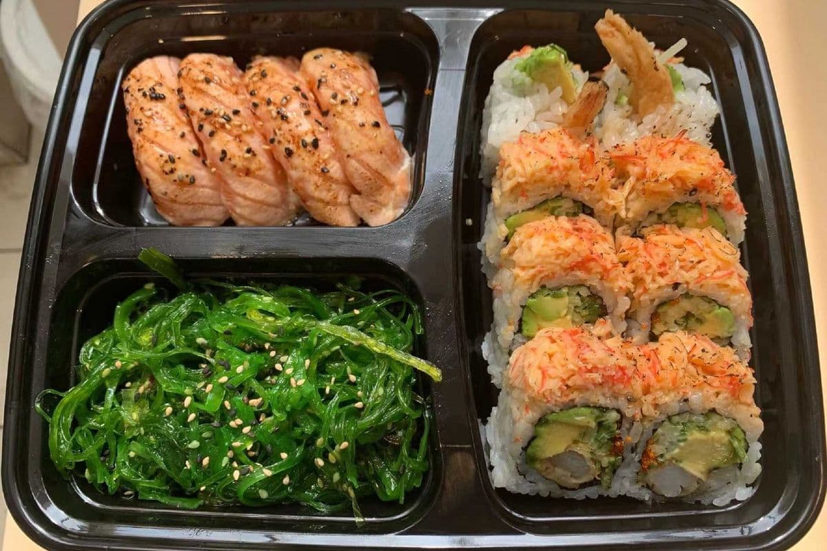B06. Torch Salmon X4 Fire Dragon Roll ⽕⻰卷便当