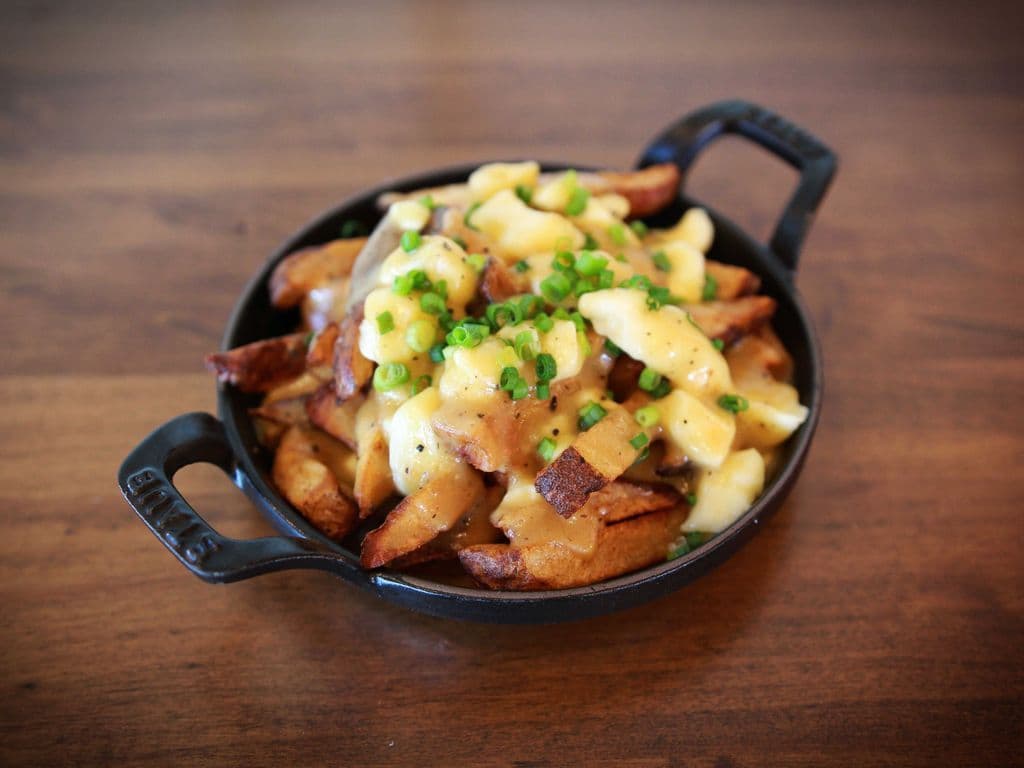 Large Classic Poutine 