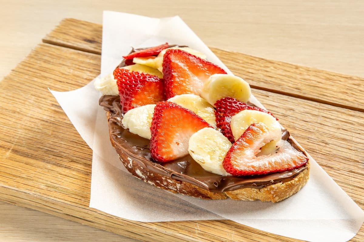 NUTELLA TOAST WITH STRAWBERRY AND BANANA
