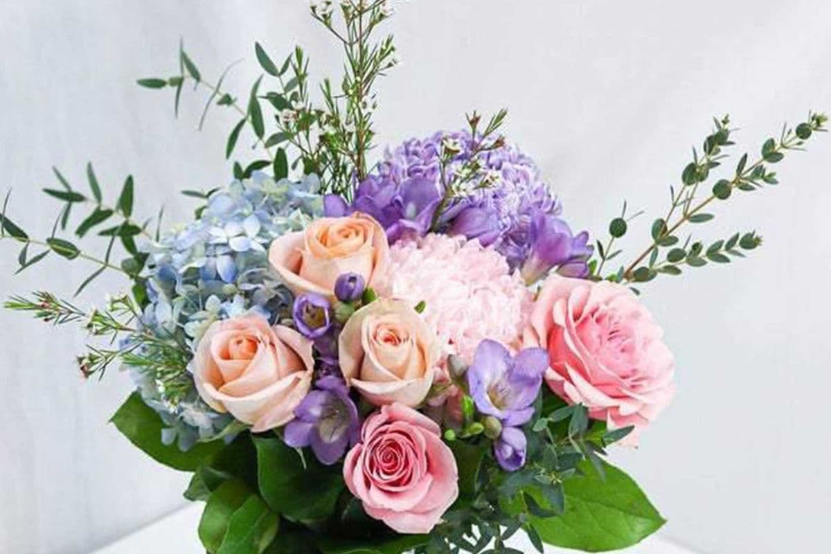 Minimal Blooming Bouquet