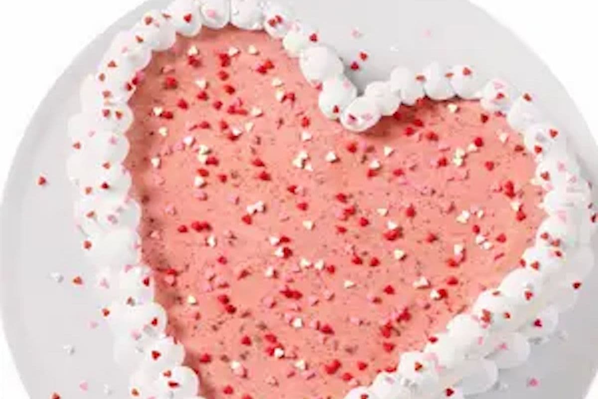 Red Velvet Blizzard® Large Heart Cake