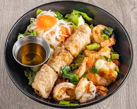 Bun Tom Gio avec rouleau imperial 烤虾春卷檬 / Bun Tom Gio avec rouleau imperial 