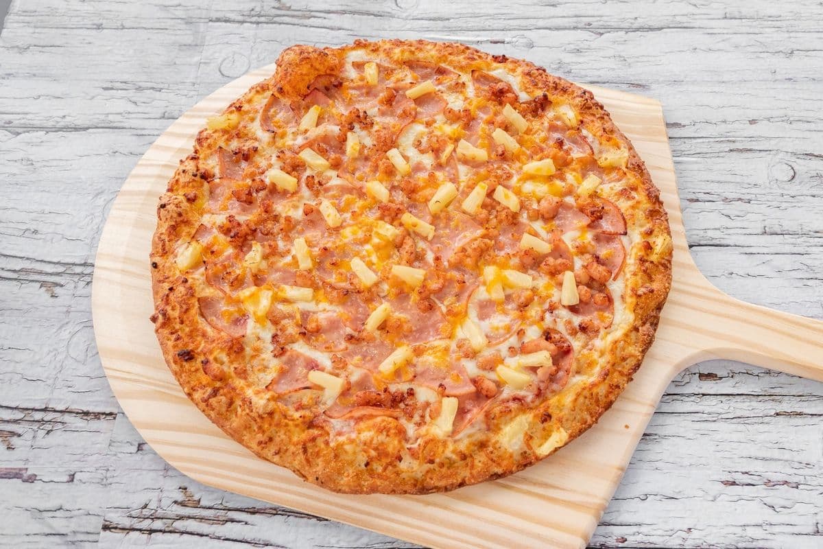 Medium Super Hawaiian Specialty Pizza