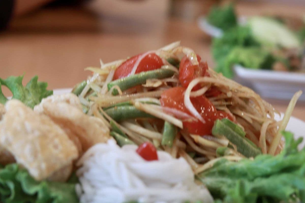 S9. Green Papaya Salad 🌶