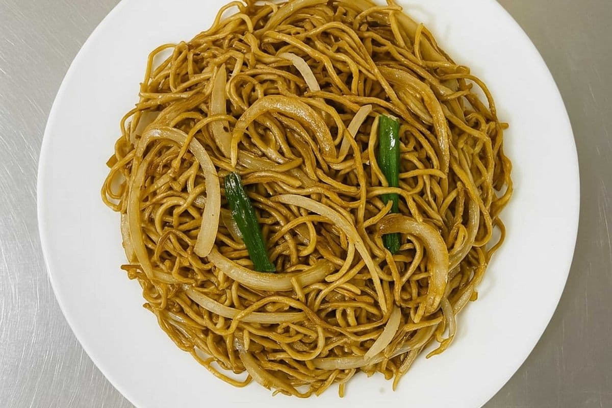 F14. Shredded Pork or Chicken or Vegetarian Chow Mein (Thin Noodle) - 肉絲/雞絲/素 炒麵(幼麵)