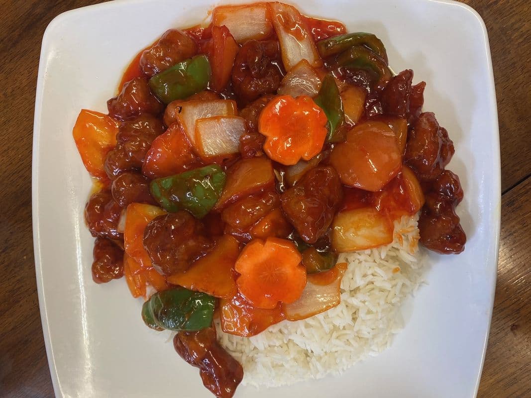 7. Sweet and Sour Pork With Pineapple, tomatoes, and Steam Rice