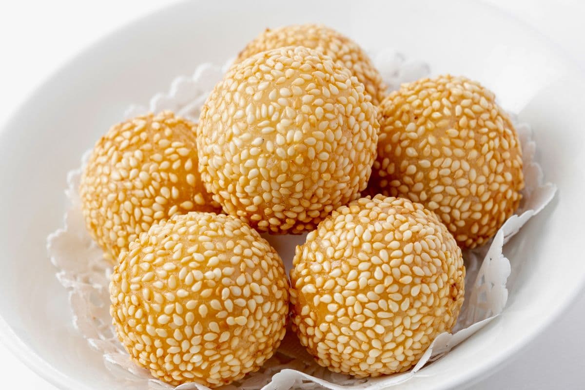 802. Golden Fried Sesame Balls (6 pcs) 芝麻球