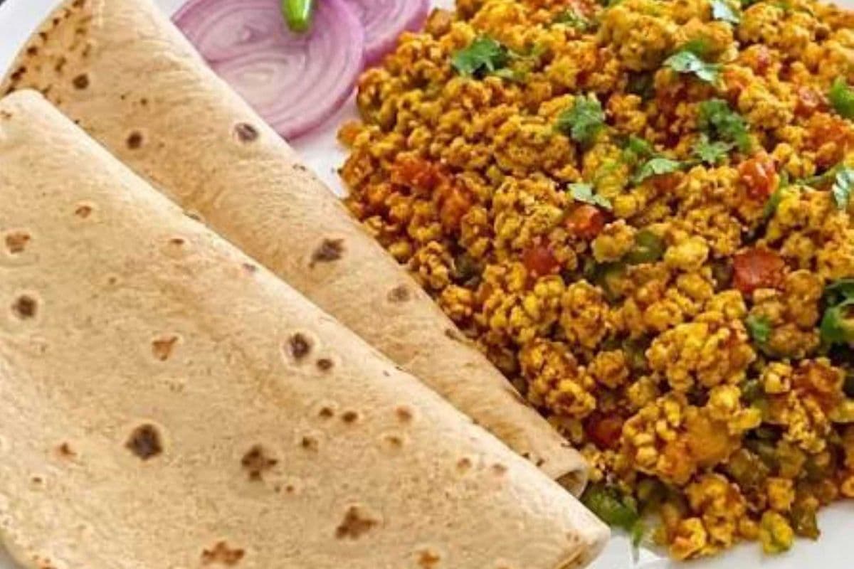 Paneer Bhurji Dhaba style Served With 2 Tawa Roti (Flatbread cooked on a griddle)