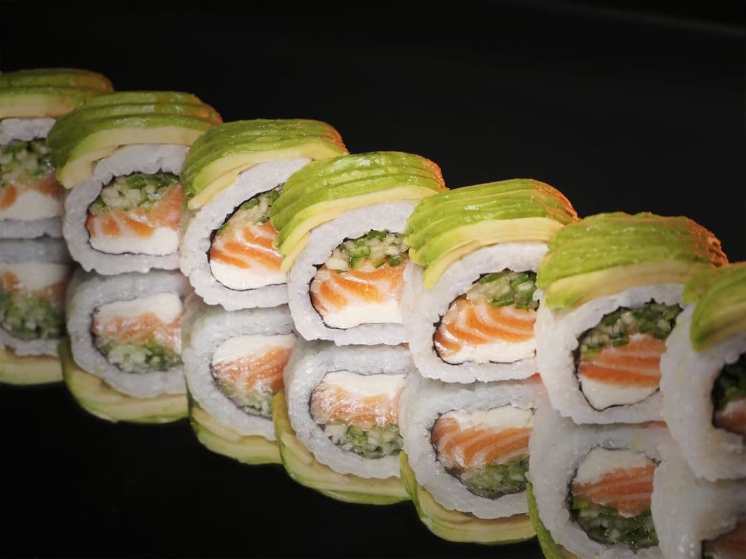  Salmon & Avocado roll