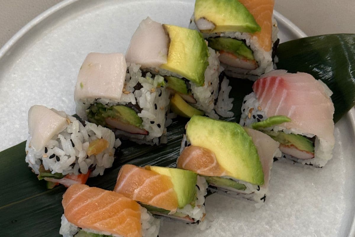 Rainbow Roll (8 pcs)
