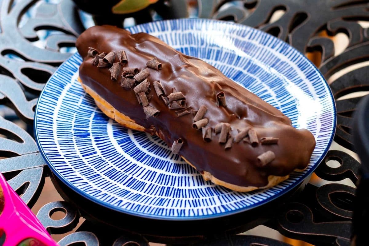 Vanilla Pecan Eclair