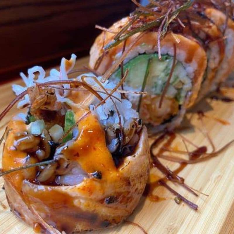 Salmon Tataki Roll
