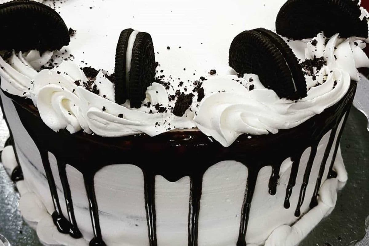 8" Cookies and Cream Cake