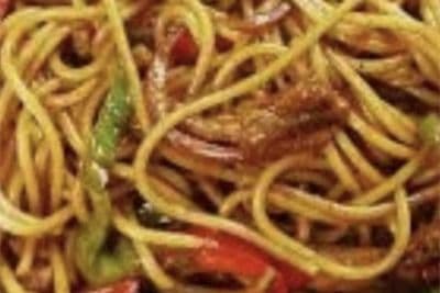 F07. Shredded Beef with Black Pepper Sauce Fried Noodle 黑椒牛柳炒面