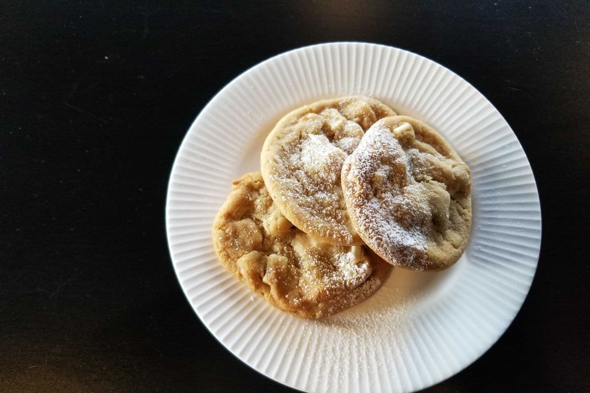 White Choco Macadamia Cookies (3pcs)