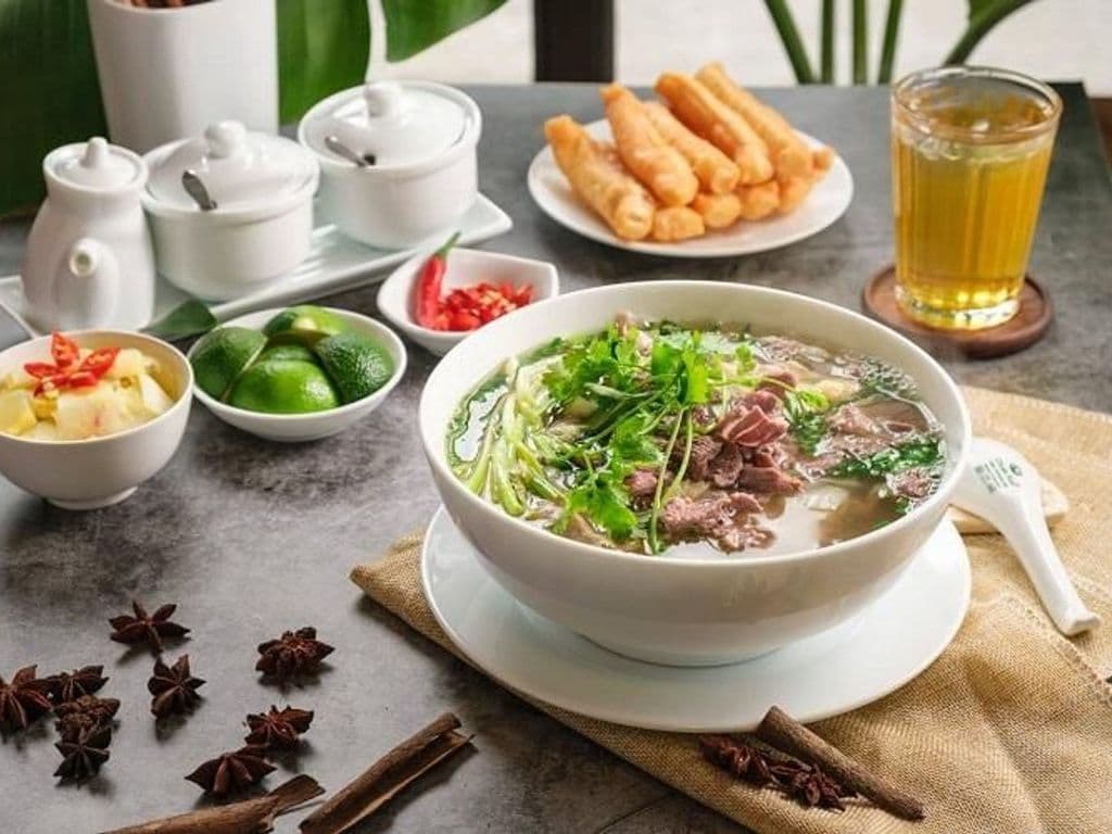 P7: Brisket, meat balls with rice noodle in soup