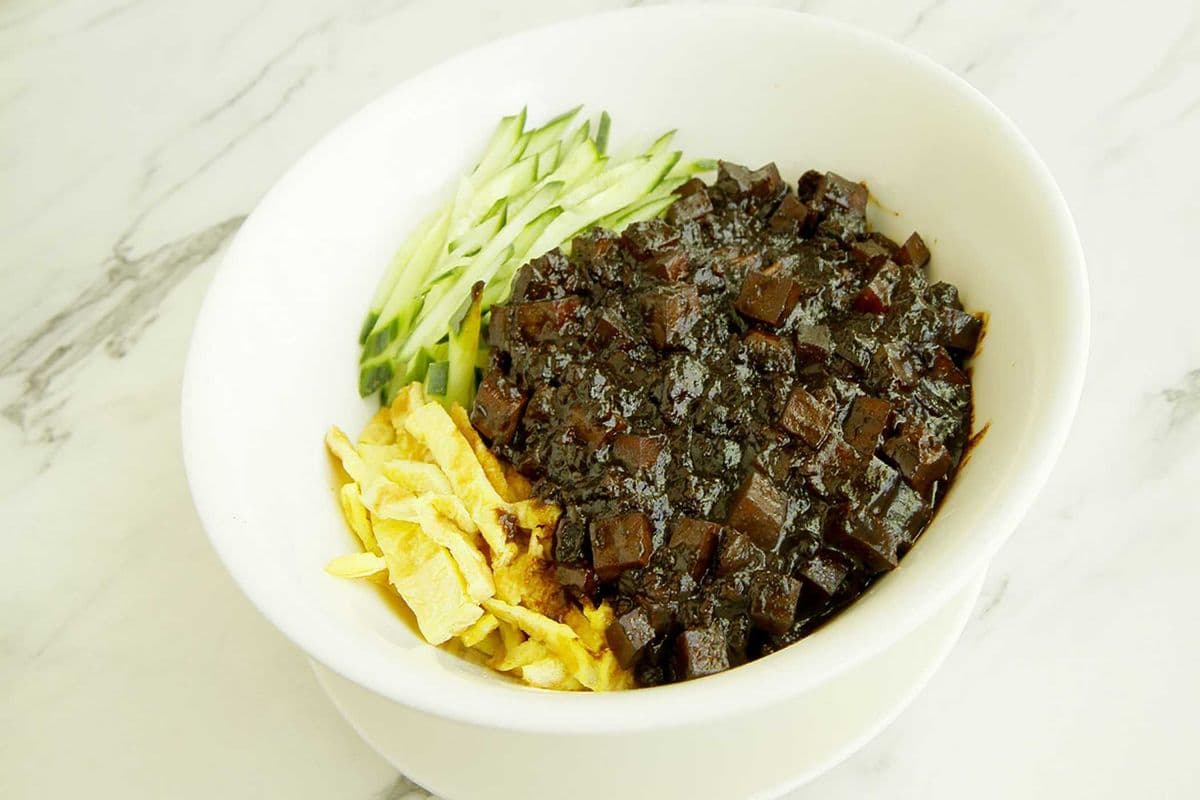 Noodles with Homemade Meat Sauce 炸醬麵