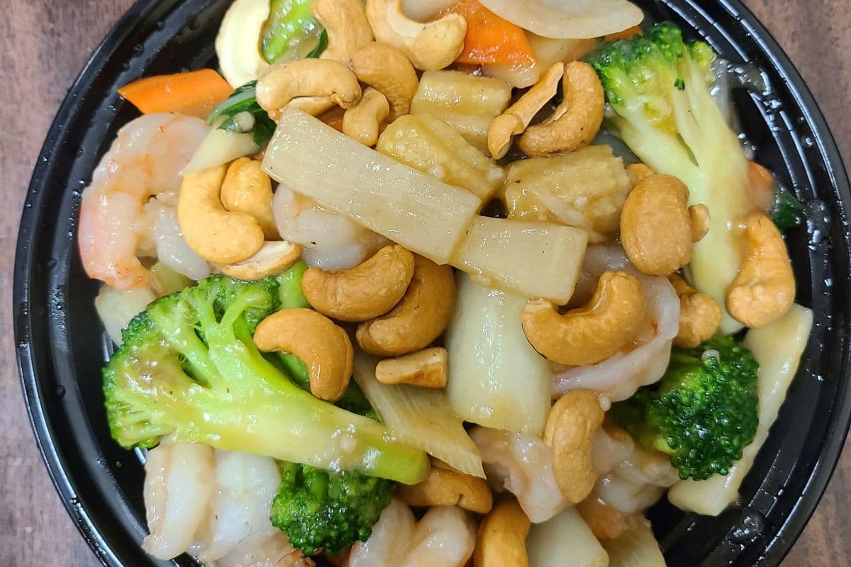 21. Jumbo Shrimp with Cashew Nuts