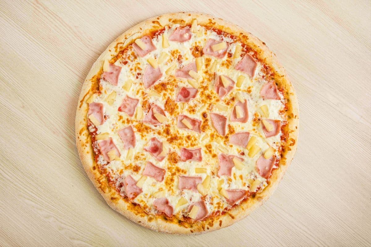 14" Medium Pizza Hawaiian Specialty