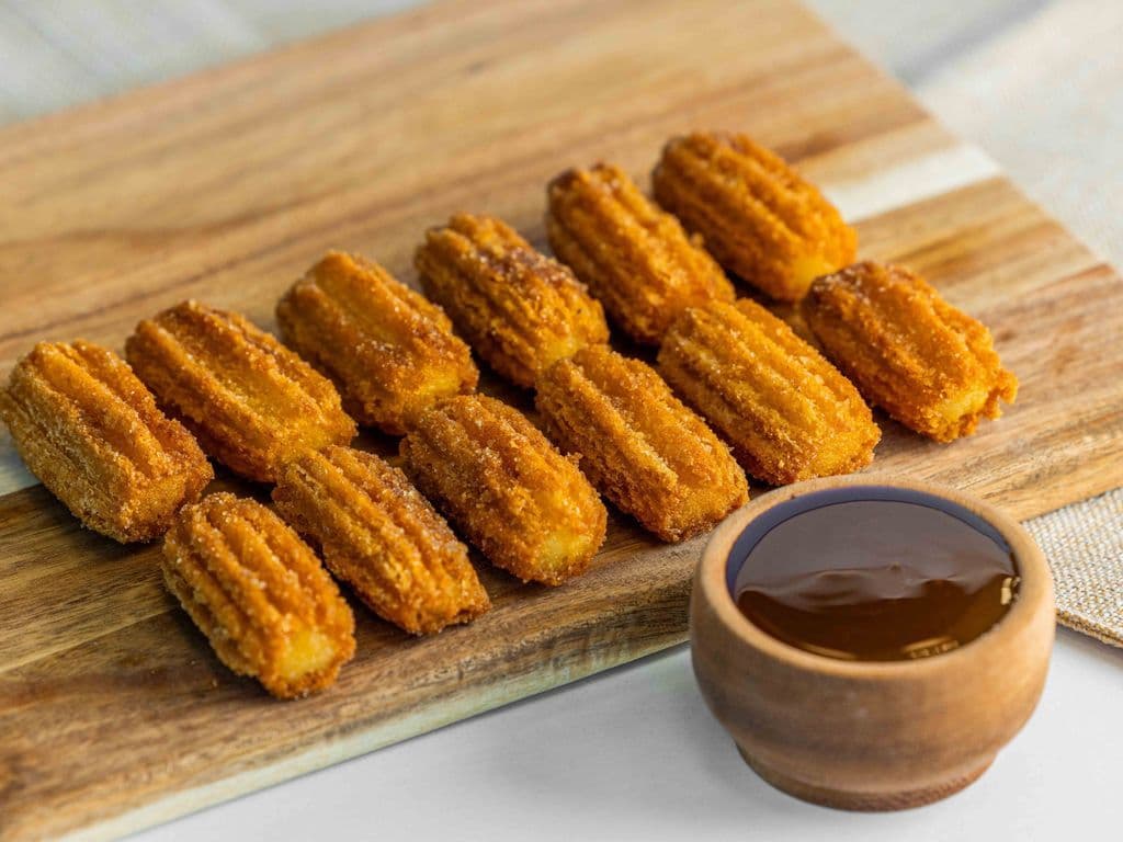 8 Mini Churros à la Cannelle / 8 Mini Churros with Cinnamon 