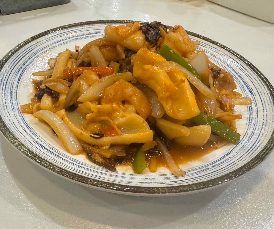 Prawns, Squid & Cod Fillet in Chili Garlic Sauce / 魚香三鮮