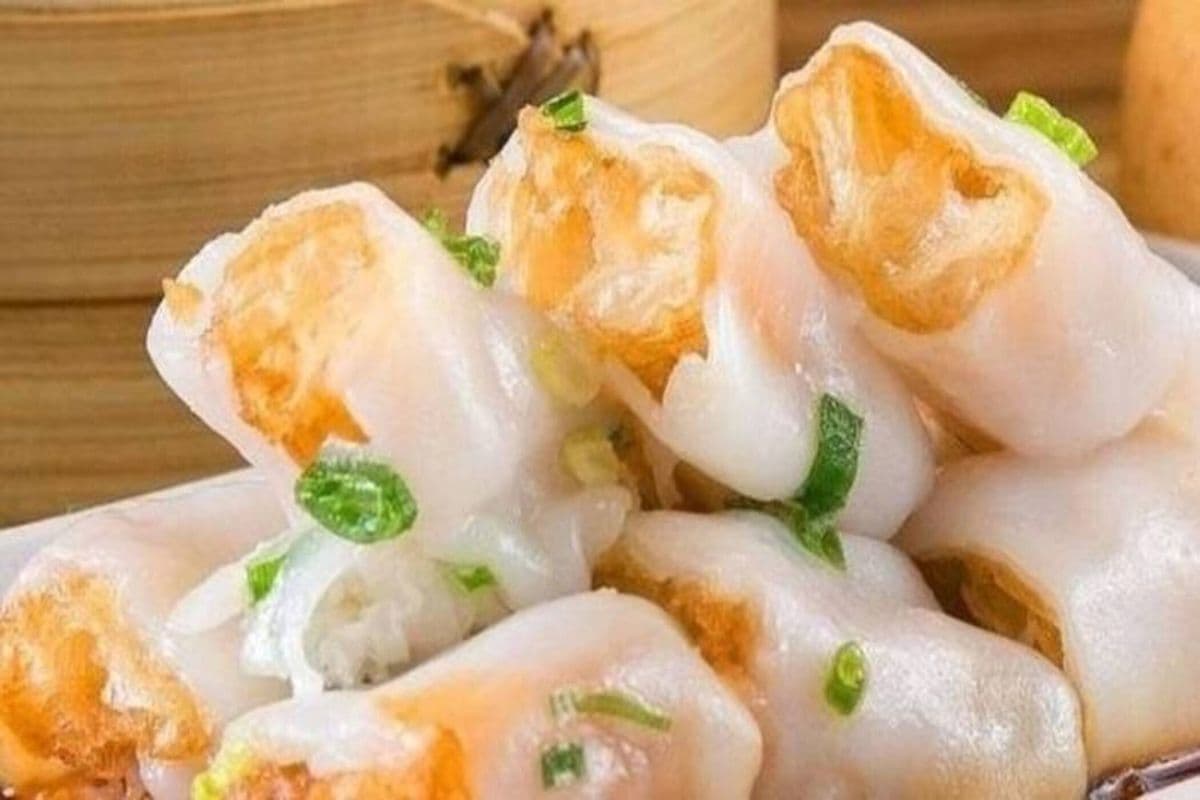 B15. Rice Noodle Roll With Dough Stick 炸两（配甜酱&麻酱）
