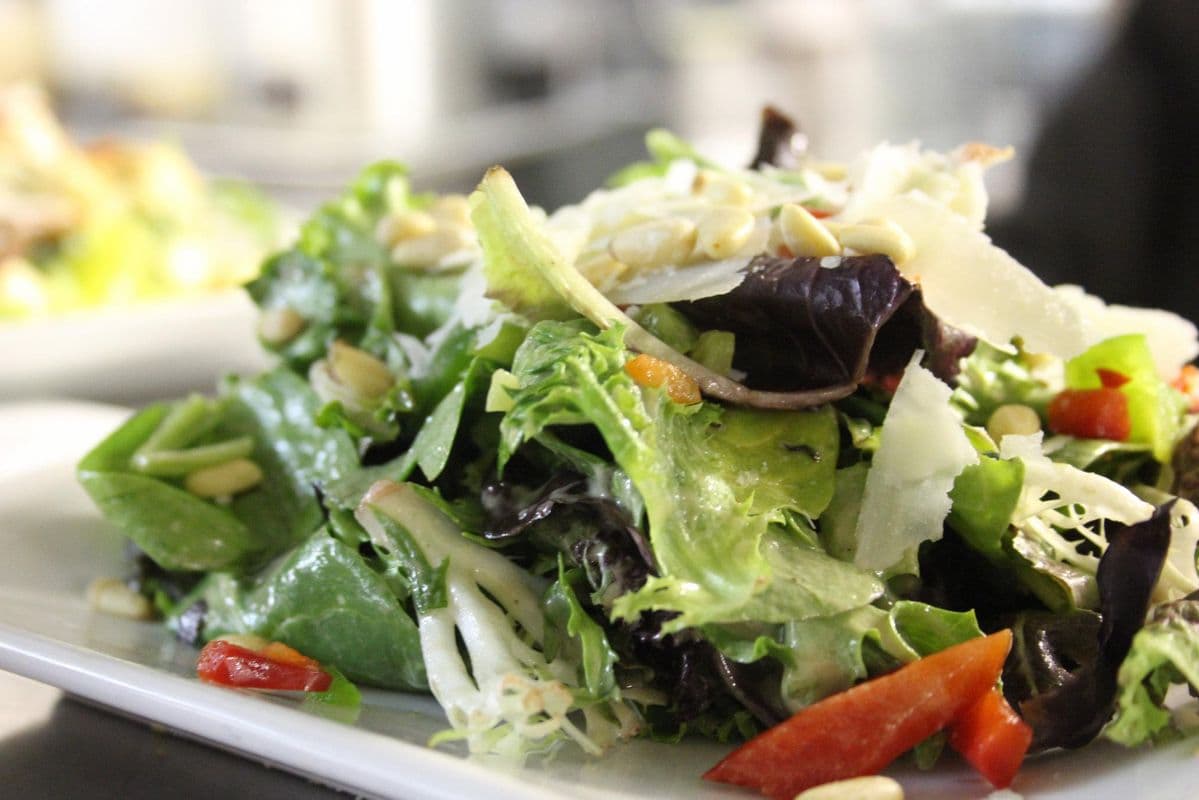 Salade jardinière et copeaux de parmesan / Garden Salad and Parmesan Shavings