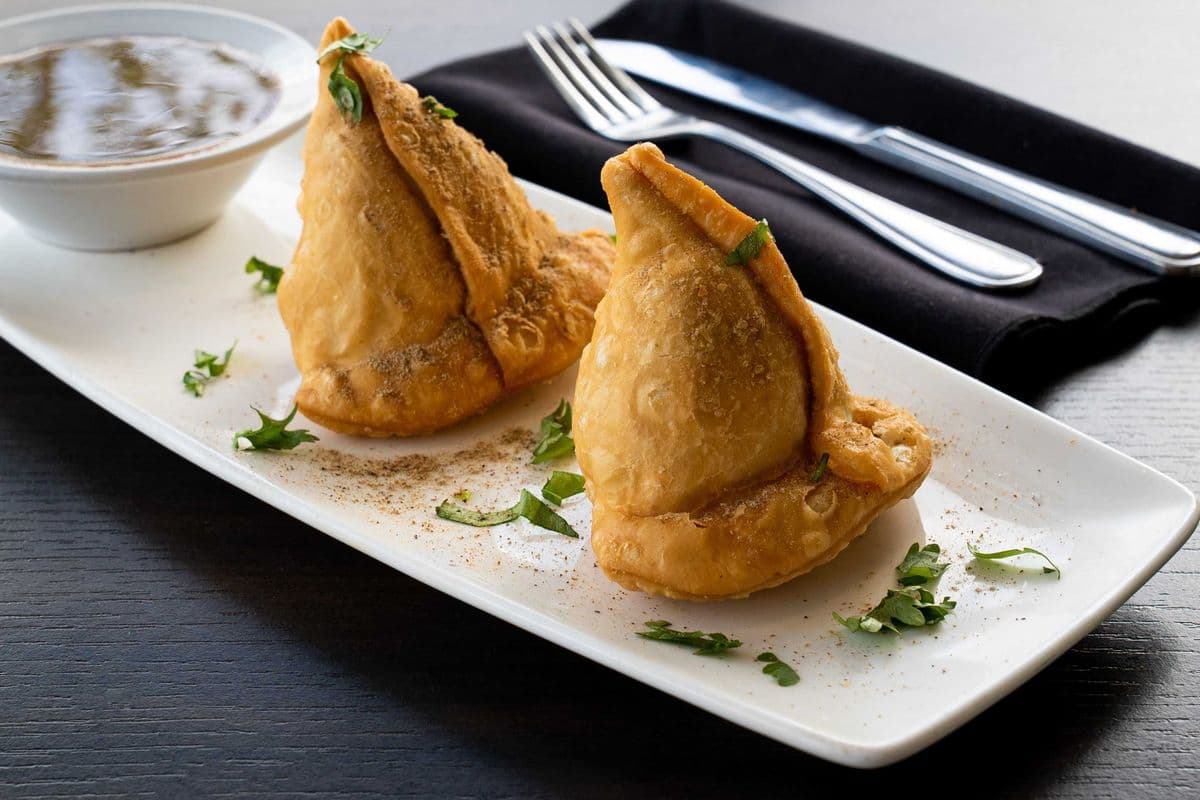 Chicken Samosas (2 pcs)