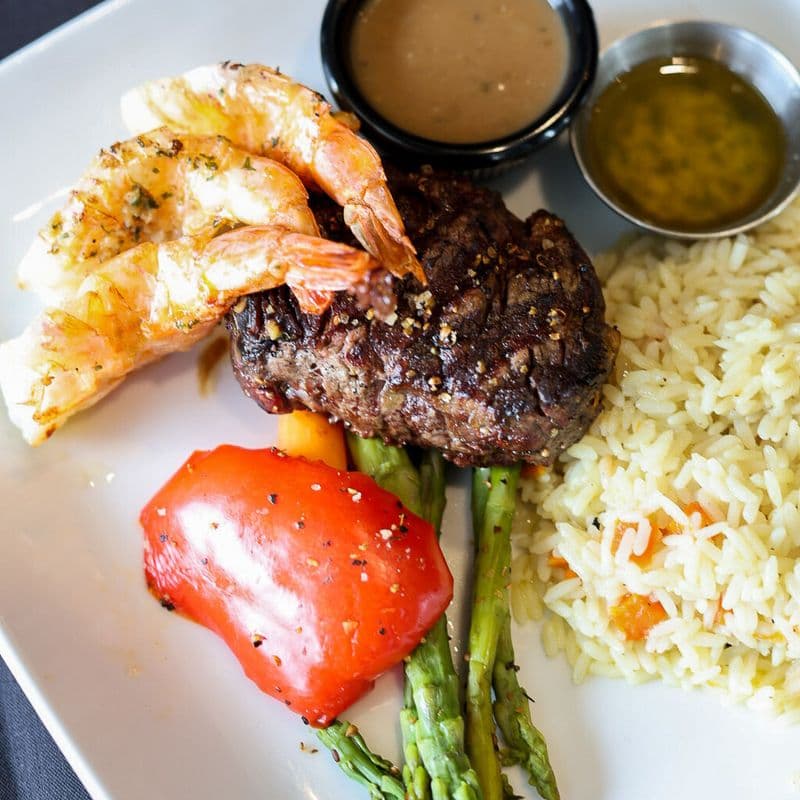 Filet mignon terre & mer crevettes / Filet mignon surf and turf with shrimp