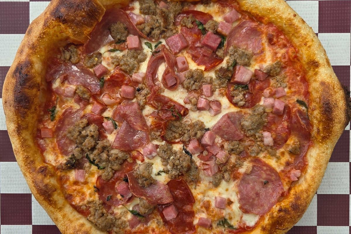 La Carne Pizza