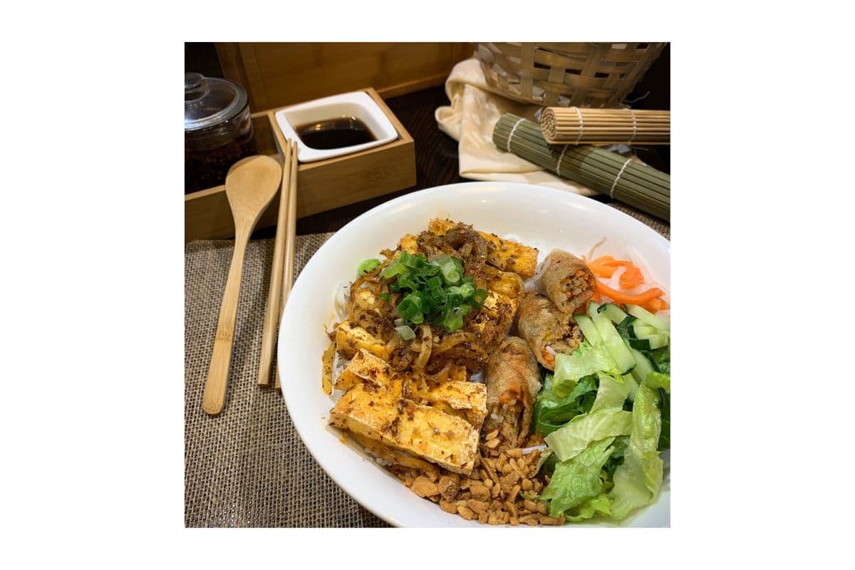 V3. Lemongrass Tofu and Veggie Spring Roll on Vermicelli