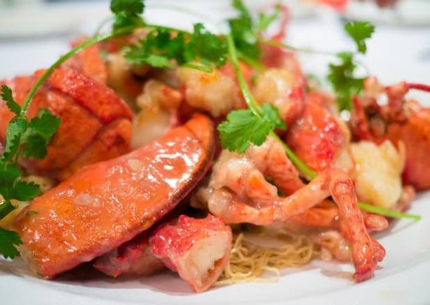 Lobster with Ginger, Onion & Egg Noodles / 薑蔥龍蝦生麵底